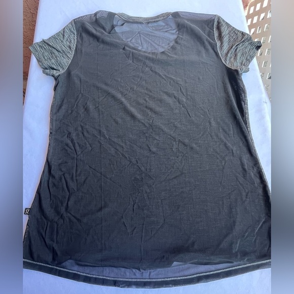 Lululemon Women’s Top Size 8 Gray/Black Mesh Back - Picture 10 of 10